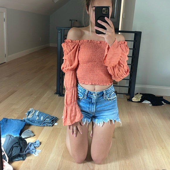 Off the shoulder shirt - Picture 2 of 3